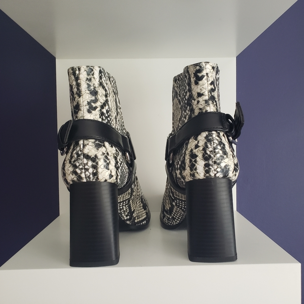 Bcbg Generation Python Bootie Size 7 - image 4